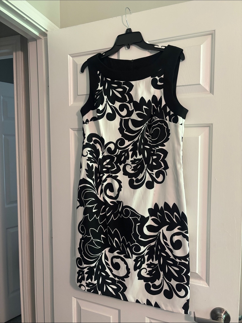 Black & White Floral Sheath Dress - Elegant Sleeveless Dress